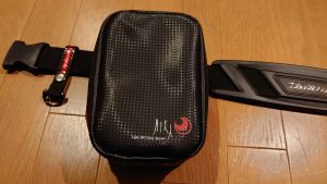 フィッシングベルトにベルトホルダーでモバイルワレットを装着