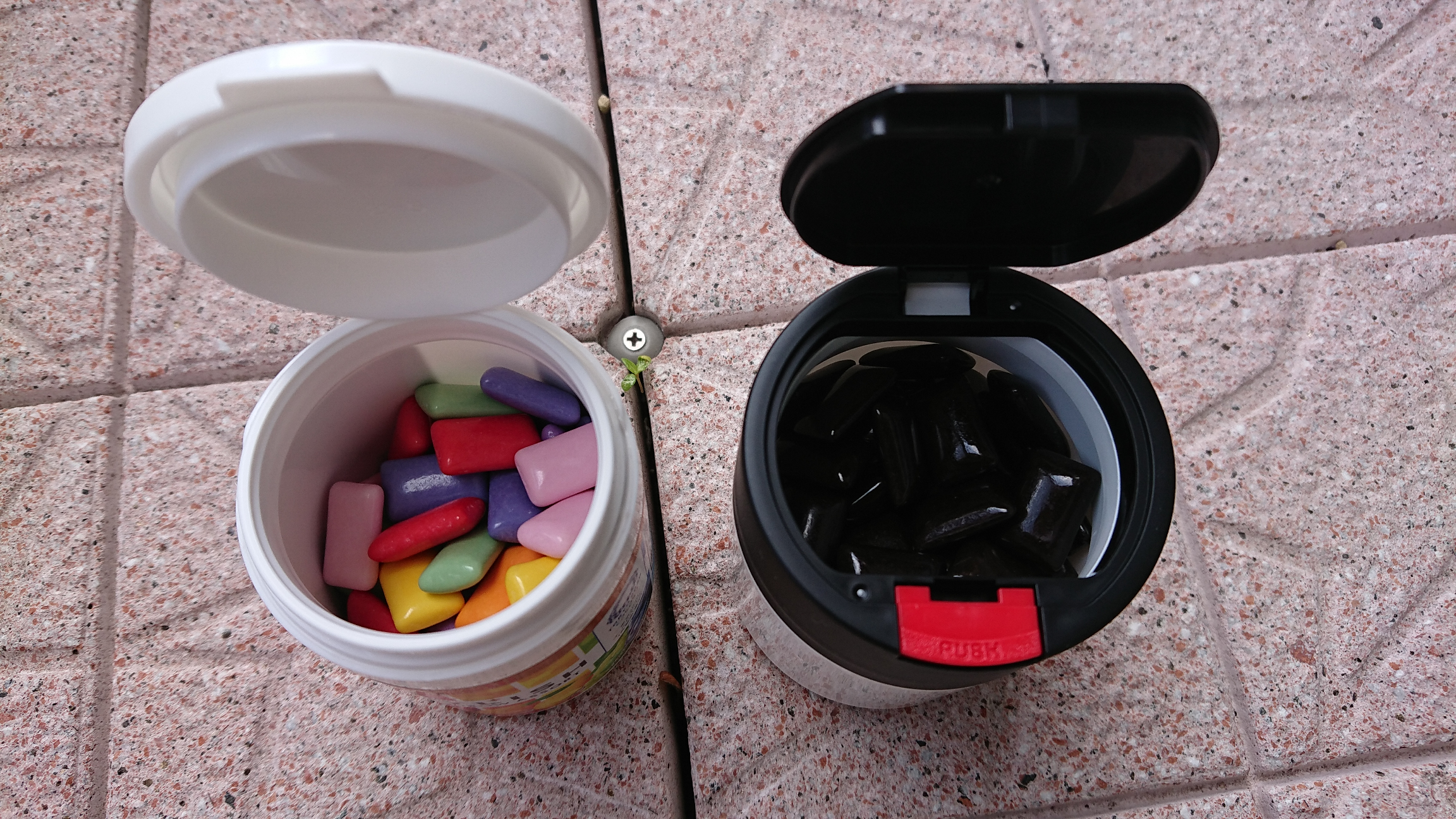 オープン状態 左:明治、右:ロッテ