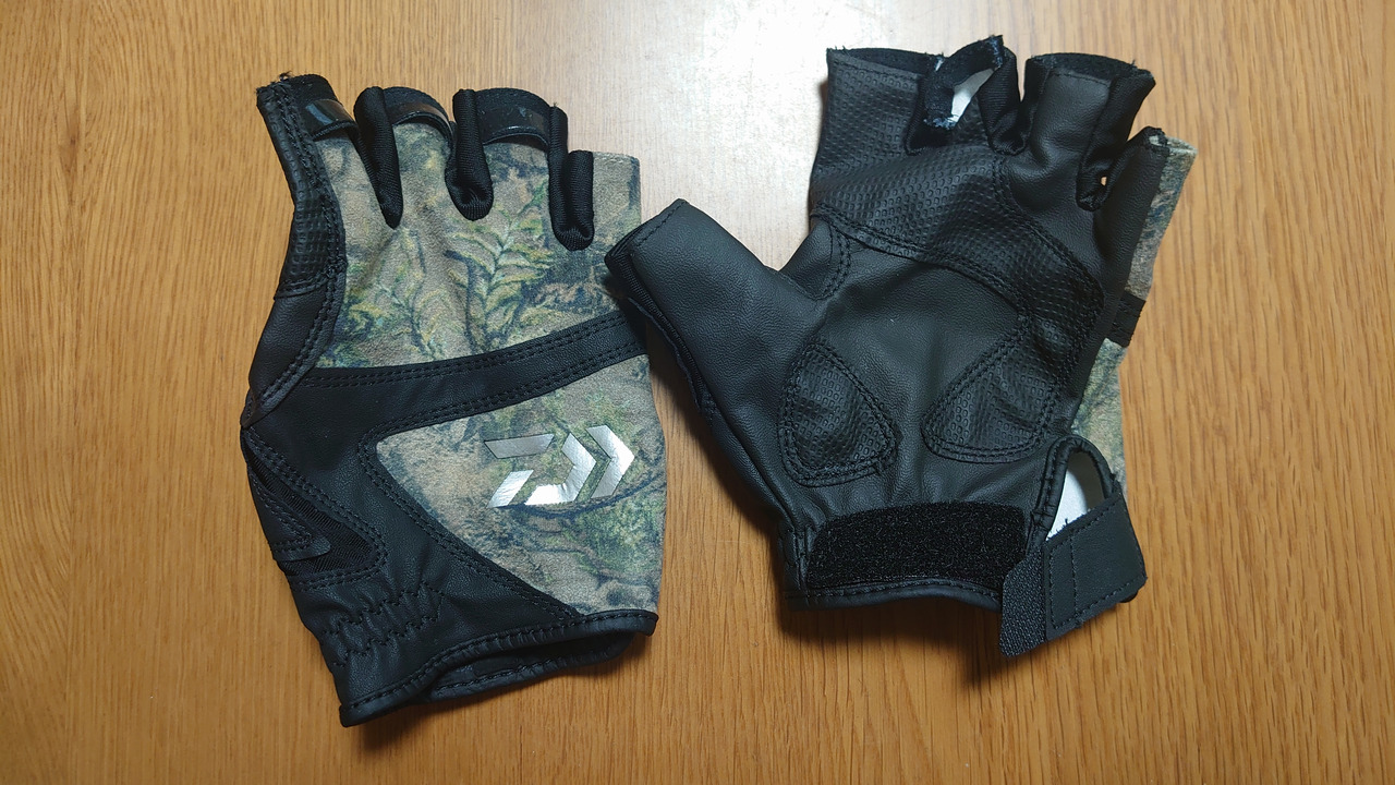 daiwa DG-8121(ゲームグローブ 5本カット)