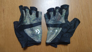 daiwa DG-8121(ゲームグローブ 5本カット)