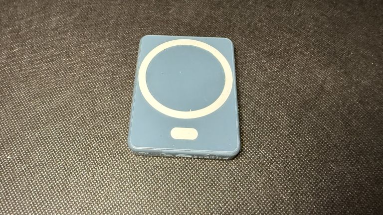 OISEL MagSafeワイヤレスiPhone充電器 MCH-A053