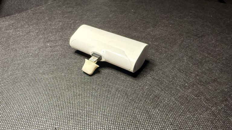 QOOQ モバイルバッテリー lightningコネクタ